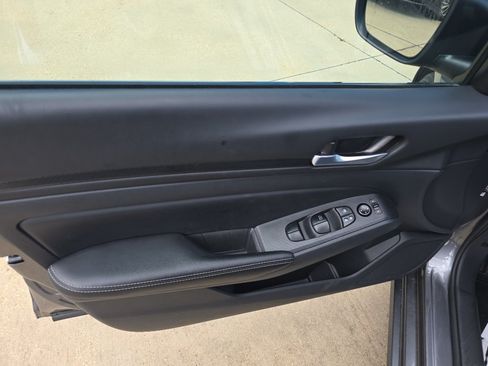 Used 2025 Nissan Altima 2.5 SV FWD image 18