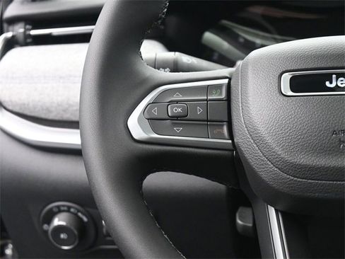 New 2025 Jeep Compass Latitude w/ Sun & Sound Group image 30