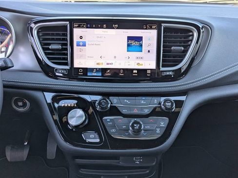 New 2026 Chrysler Pacifica Select FWD image 17
