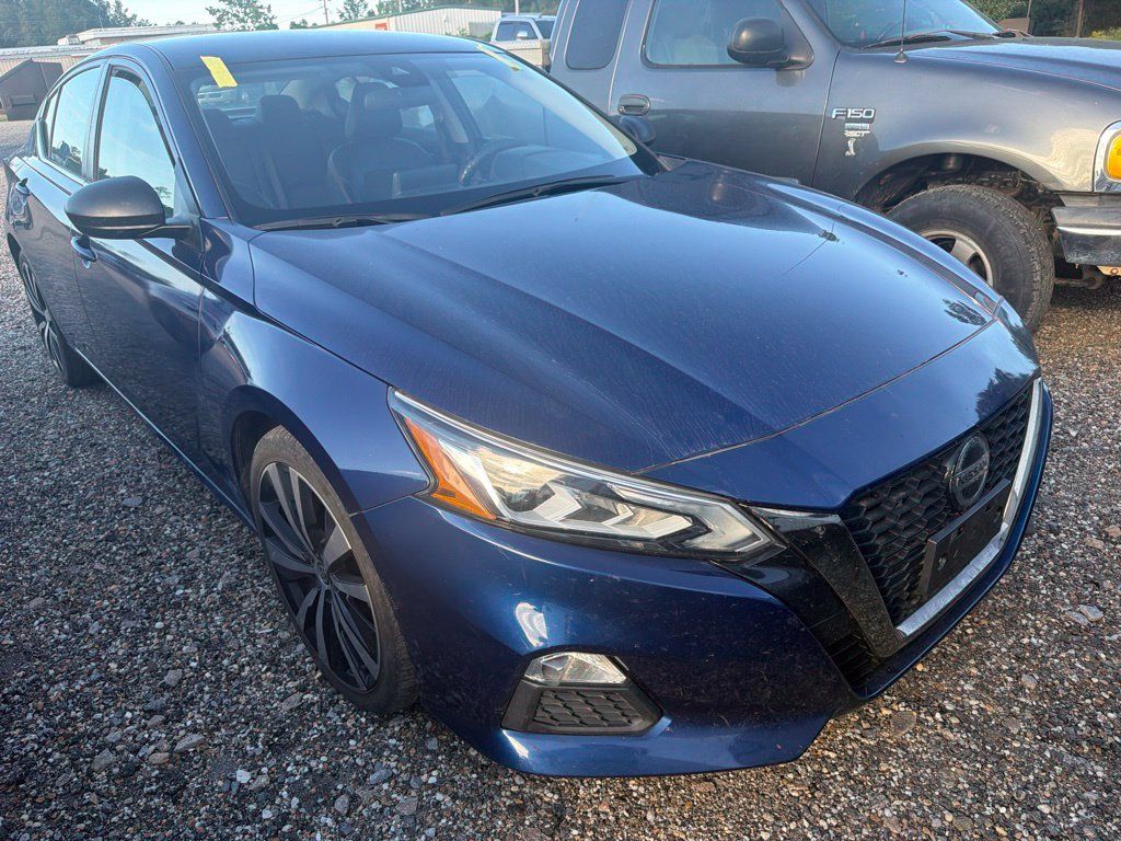 Used 2022 Nissan Altima 2.5 SR FWD image 2