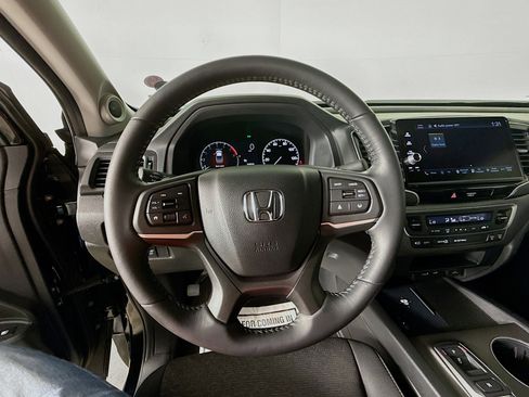 Certified 2025 Honda Ridgeline Sport image 11