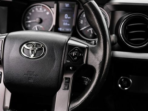 Used 2019 Toyota Tacoma TRD Off-Road image 14