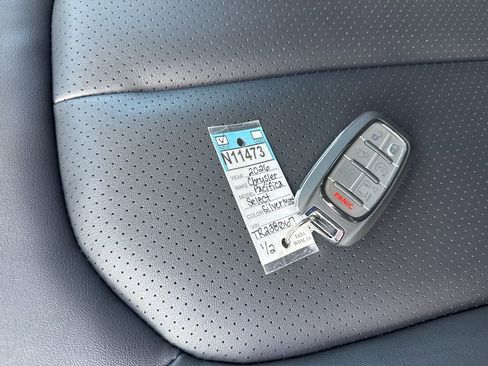 New 2026 Chrysler Pacifica Select image 28