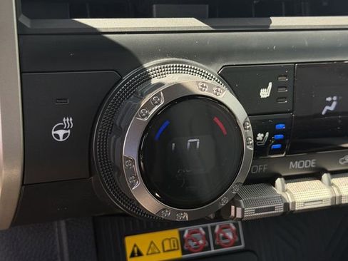 Certified 2025 Toyota Tacoma Limited AWD/4WD image 19