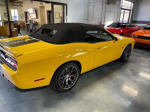 Used 2017 Dodge Challenger SRT w/ Technology Group image 54