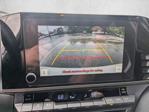 Used 2025 Toyota Camry SE w/ Convenience Package FWD image 13