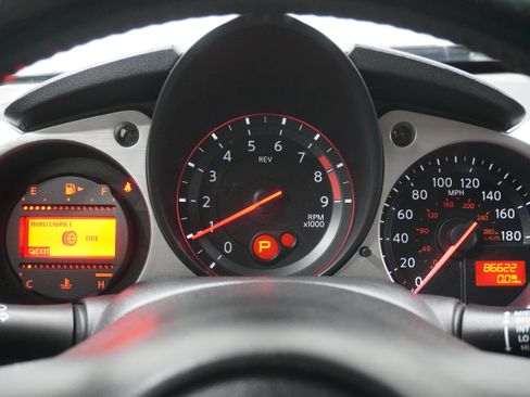 Used 2017 Nissan 370Z Coupe image 11