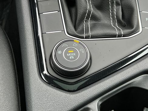 New 2025 Volkswagen Taos SE image 24