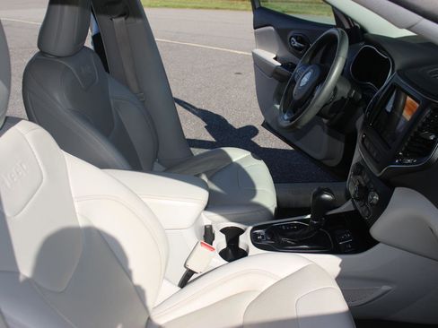 Used 2022 Jeep Cherokee Latitude Lux FWD image 33