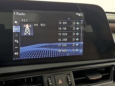 Certified 2022 Lexus ES 300h w/ Premium Package image 20