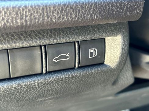 Used 2025 Toyota Camry SE w/ Convenience Package image 25