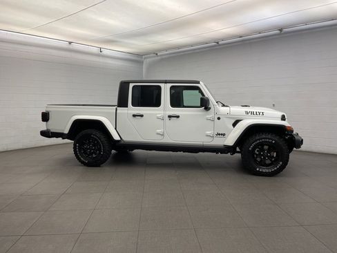 New 2025 Jeep Gladiator Willys image 2