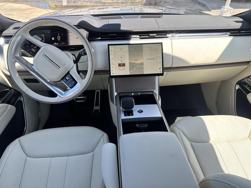 New 2026 Land Rover Range Rover Long Wheelbase SE AWD/4WD image 9
