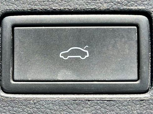 Used 2022 Volkswagen Atlas Cross Sport SE image 38