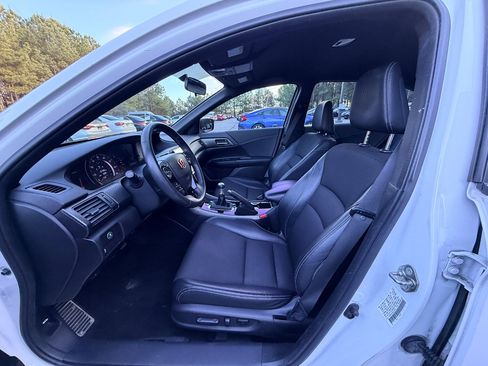 Used 2017 Honda Accord Sport image 8