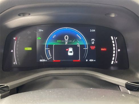 Used 2025 Toyota Camry SE w/ Convenience Package image 5