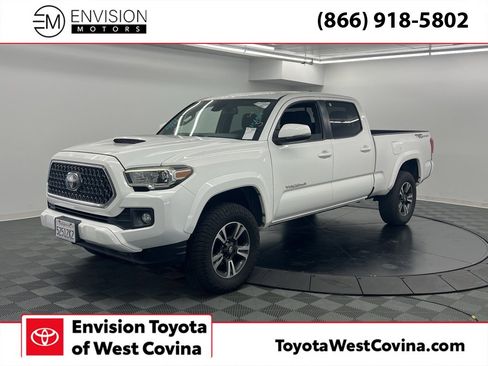 Used 2018 Toyota Tacoma TRD Sport image 1