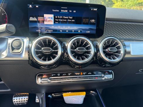 New 2025 Mercedes-Benz GLB 250 4MATIC image 12