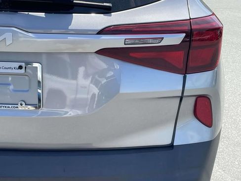 Used 2022 Kia Seltos LX AWD/4WD image 11