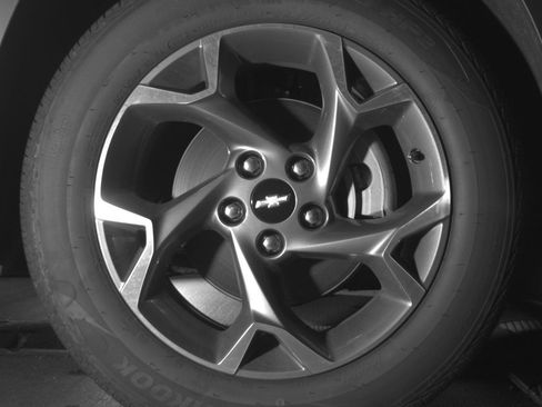 Used 2025 Chevrolet Trax LT FWD image 13