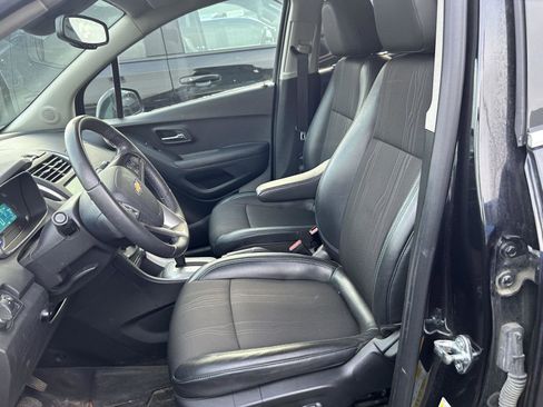 Used 2016 Chevrolet Trax LT w/ LT Convenience Package image 6