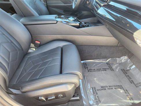 Used 2025 BMW 530i xDrive image 20