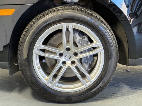 Certified 2025 Porsche Macan image 33