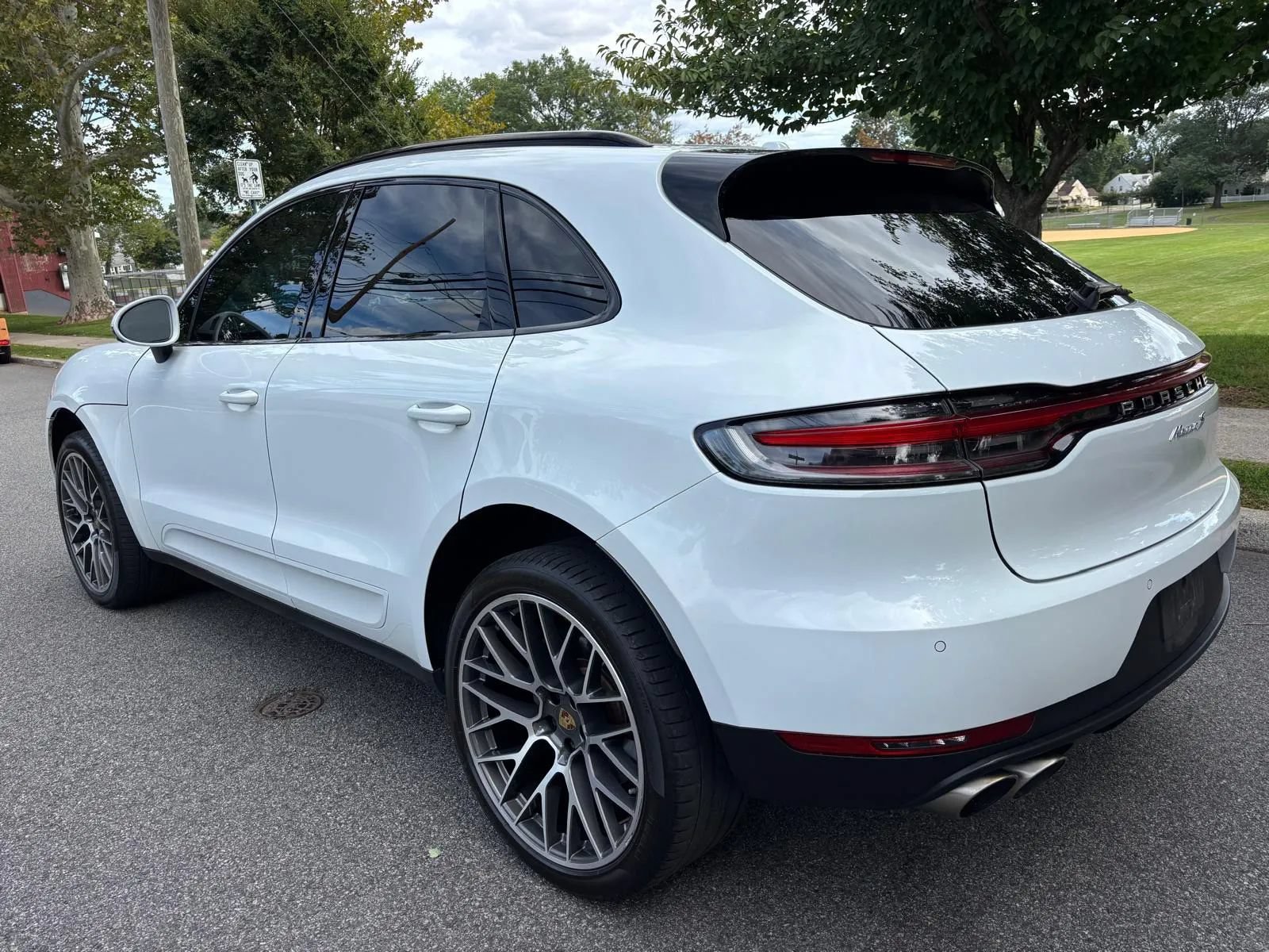 Used 2021 Porsche Macan S AWD/4WD image 3