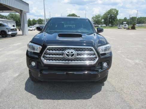 Used 2017 Toyota Tacoma TRD Sport w/ Tow Package (A/T) AWD/4WD image 8