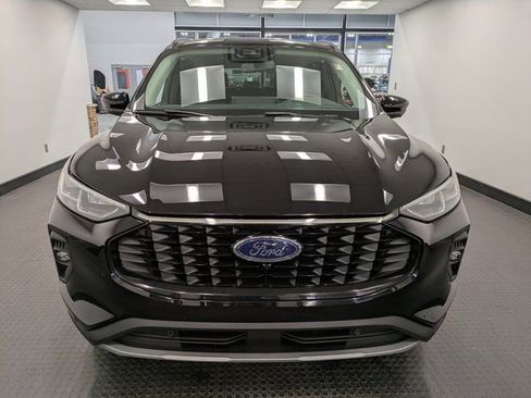 Used 2024 Ford Escape Platinum image 2