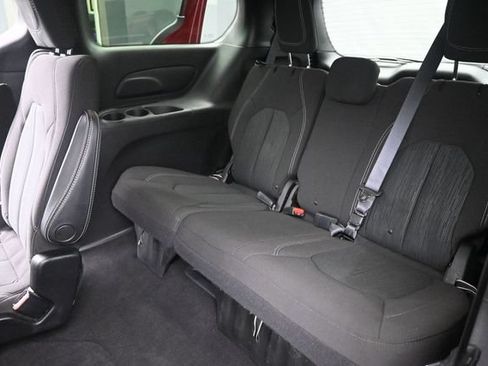 Used 2020 Chrysler Pacifica Touring w/ S Appearance Package FWD image 14