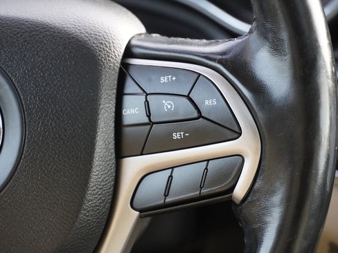 Used 2020 Jeep Grand Cherokee Limited image 28