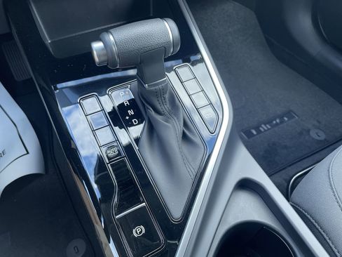New 2025 Kia Niro LX image 14