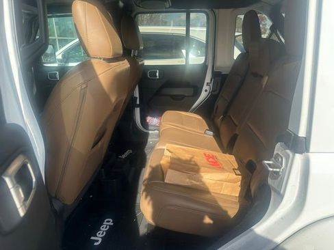 Used 2020 Jeep Wrangler Unlimited Sahara image 7