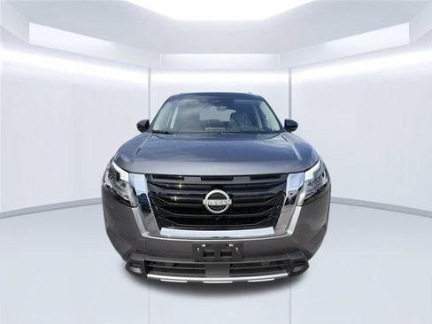 Used 2024 Nissan Pathfinder Platinum AWD/4WD image 2
