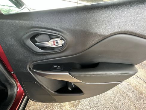 Used 2021 Jeep Cherokee Latitude Lux image 30