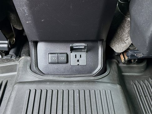 Used 2023 Toyota Highlander Bronze Edition image 17