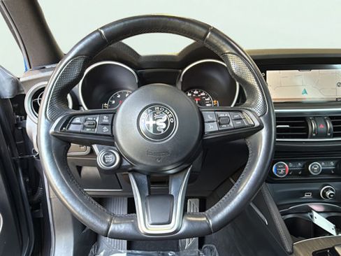 Used 2023 Alfa Romeo Stelvio Ti AWD/4WD image 15