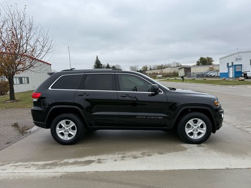 Used 2017 Jeep Grand Cherokee Laredo w/ Quick Order Package 23E image 4