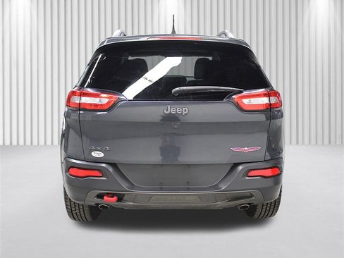 Certified 2017 Jeep Cherokee Trailhawk w/ Comfort/Convenience Group AWD/4WD image 4