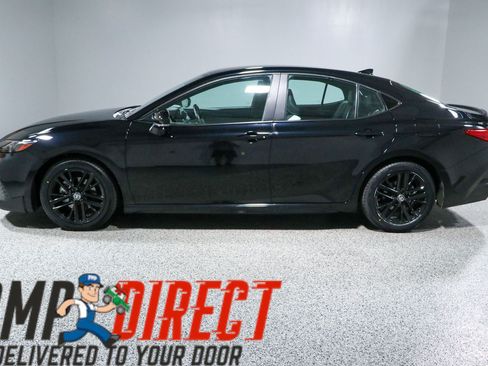 Used 2025 Toyota Camry SE FWD image 10