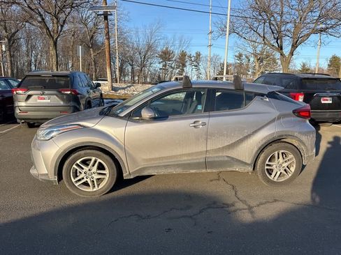Used 2020 Toyota C-HR LE image 2
