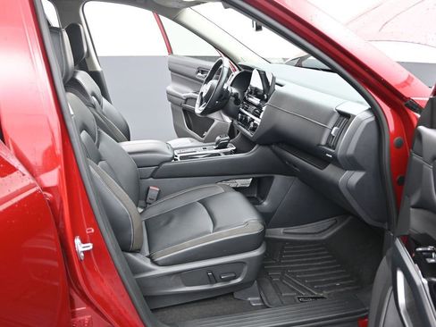 Used 2022 Nissan Pathfinder SL w/ SL Premium Package image 16