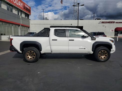 Used 2025 Toyota Tacoma Trailhunter image 2