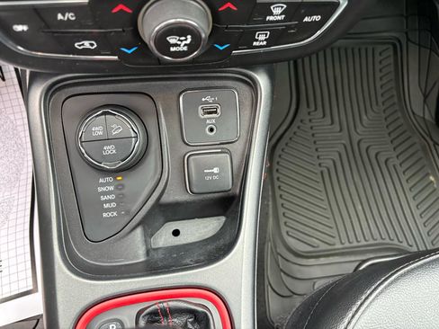 Used 2020 Jeep Compass Trailhawk image 24