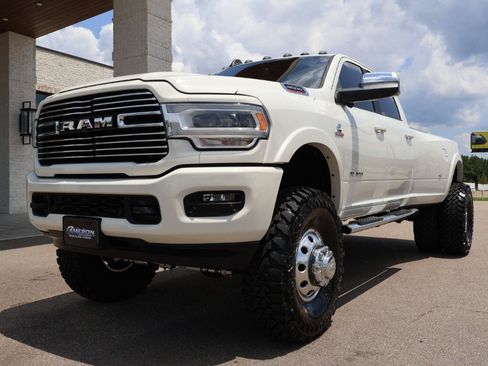 Used 2019 RAM 3500 Laramie AWD/4WD image 2