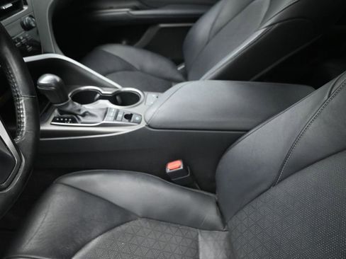 Used 2021 Toyota Camry XSE FWD image 21