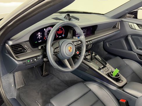 Used 2025 Porsche 911 Carrera image 4