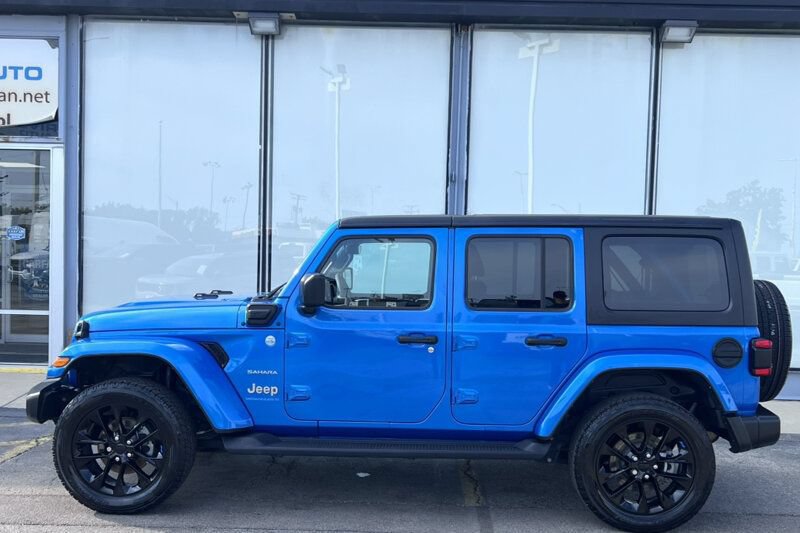 Used 2023 Jeep Wrangler Unlimited Sahara w/ Cold Weather Group AWD/4WD image 2