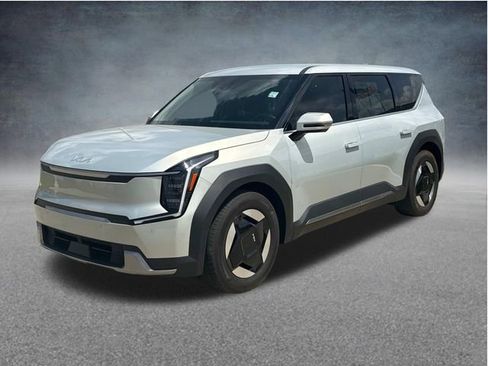 Used 2024 Kia EV9 Light Long Range RWD image 3